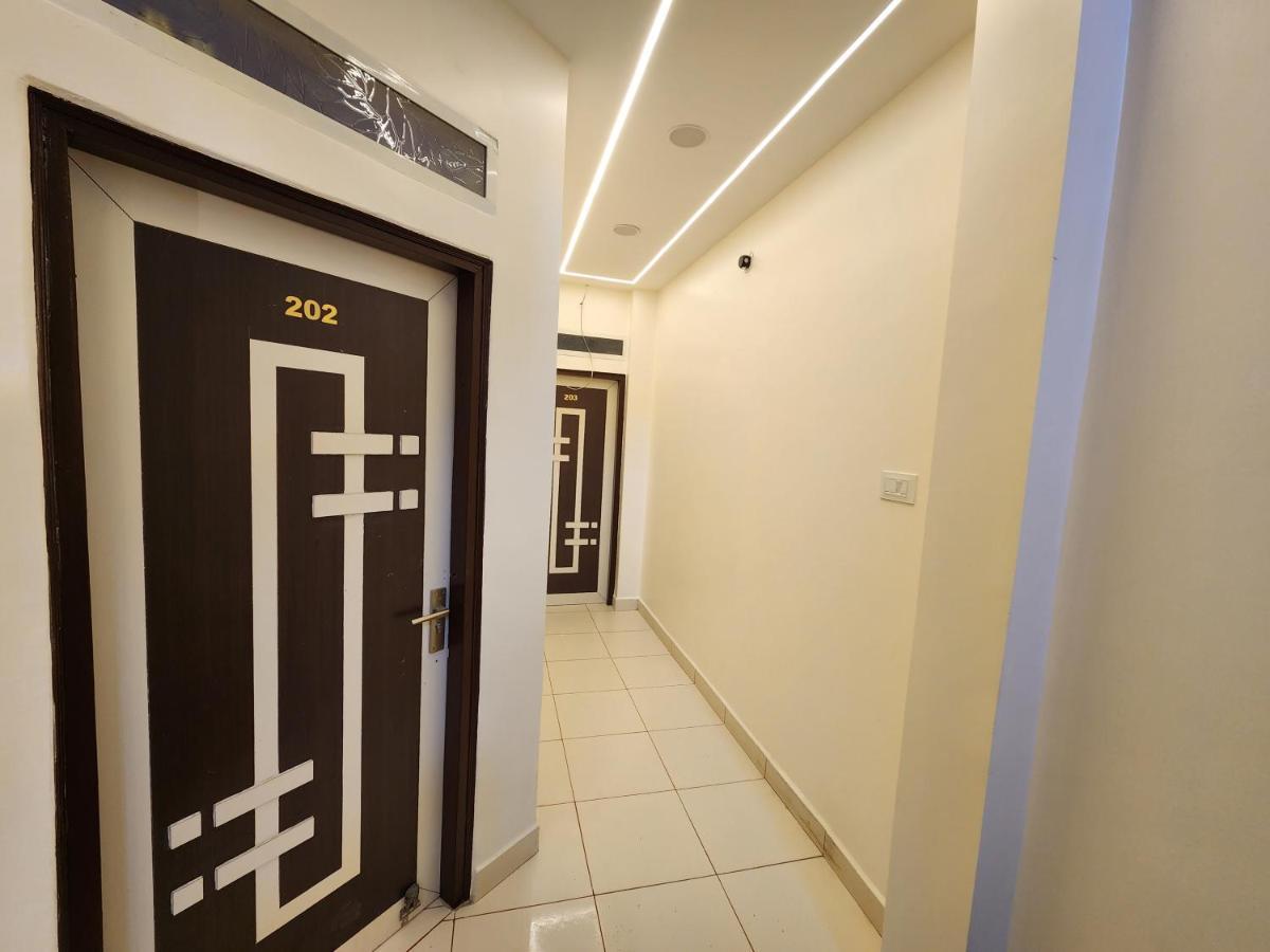 Hotel Anantshree Uddzsaín Kültér fotó