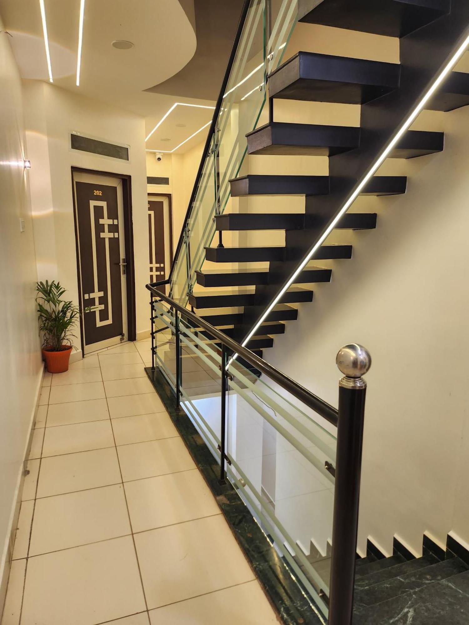 Hotel Anantshree Uddzsaín Kültér fotó