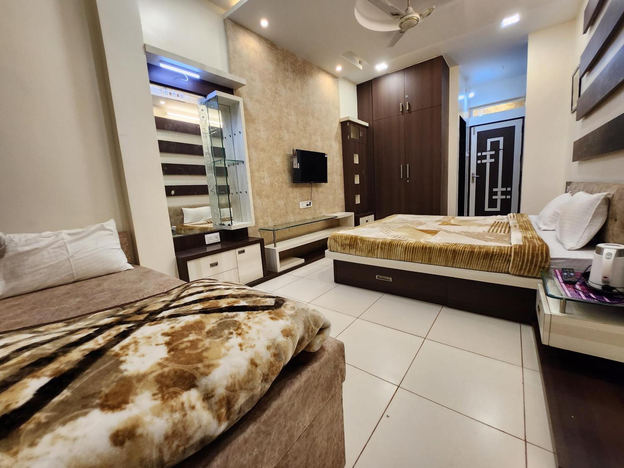 Hotel Anantshree Uddzsaín Kültér fotó