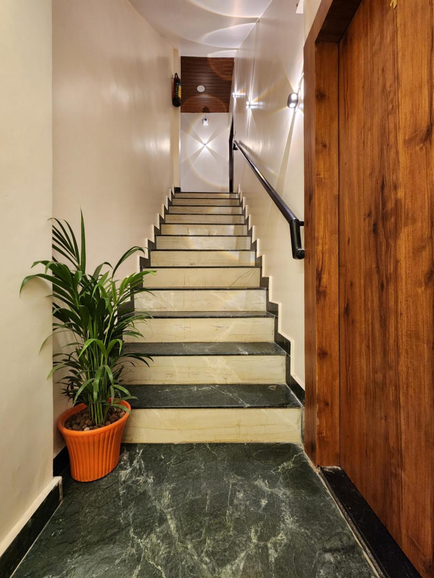 Hotel Anantshree Uddzsaín Kültér fotó