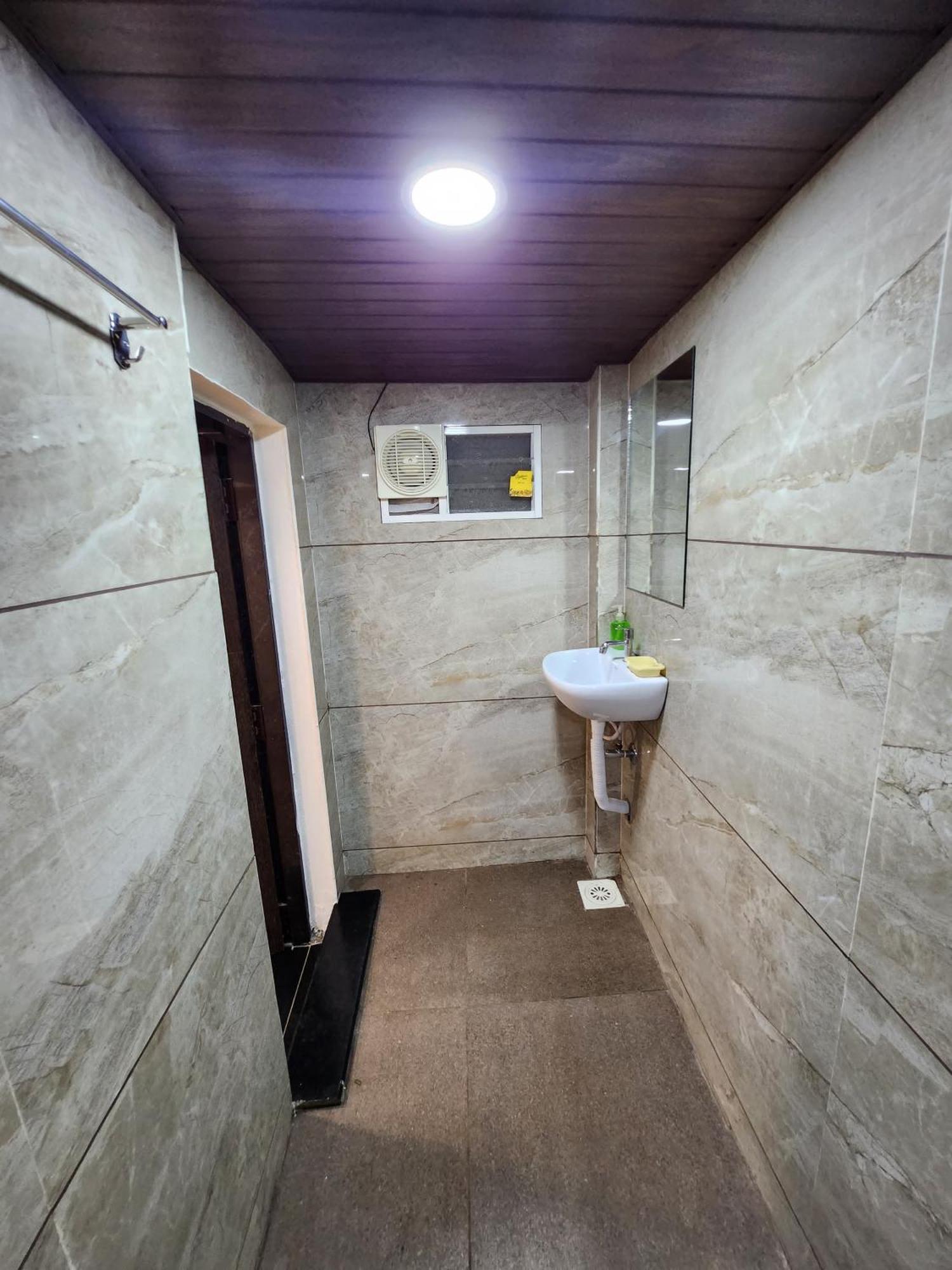 Hotel Anantshree Uddzsaín Szoba fotó