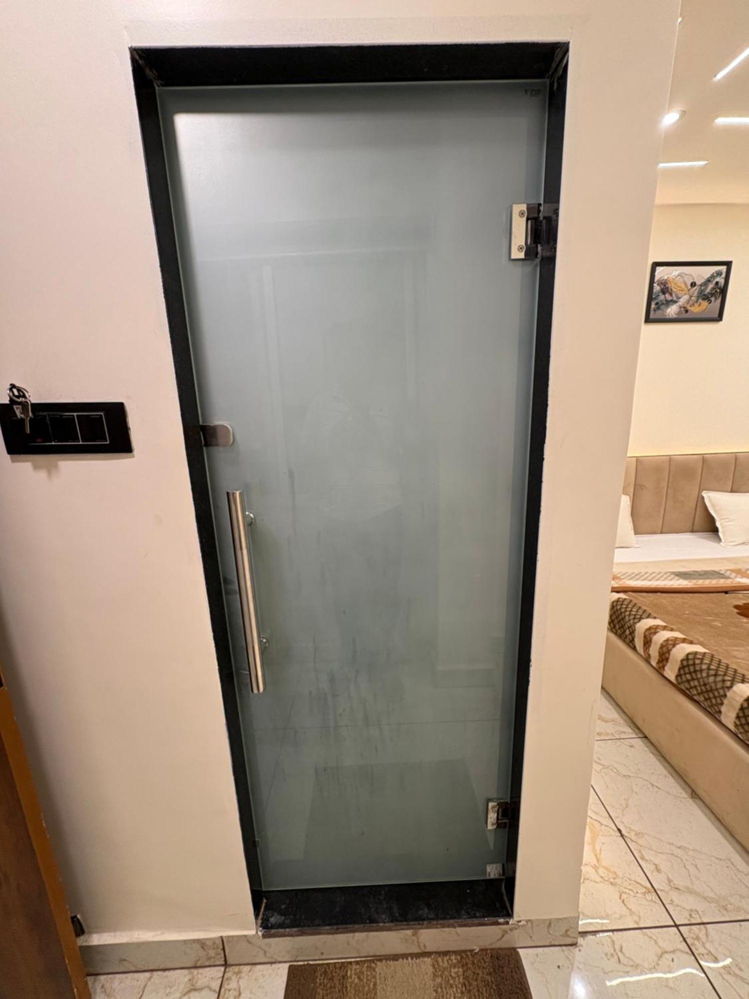 Hotel Anantshree Uddzsaín Kültér fotó