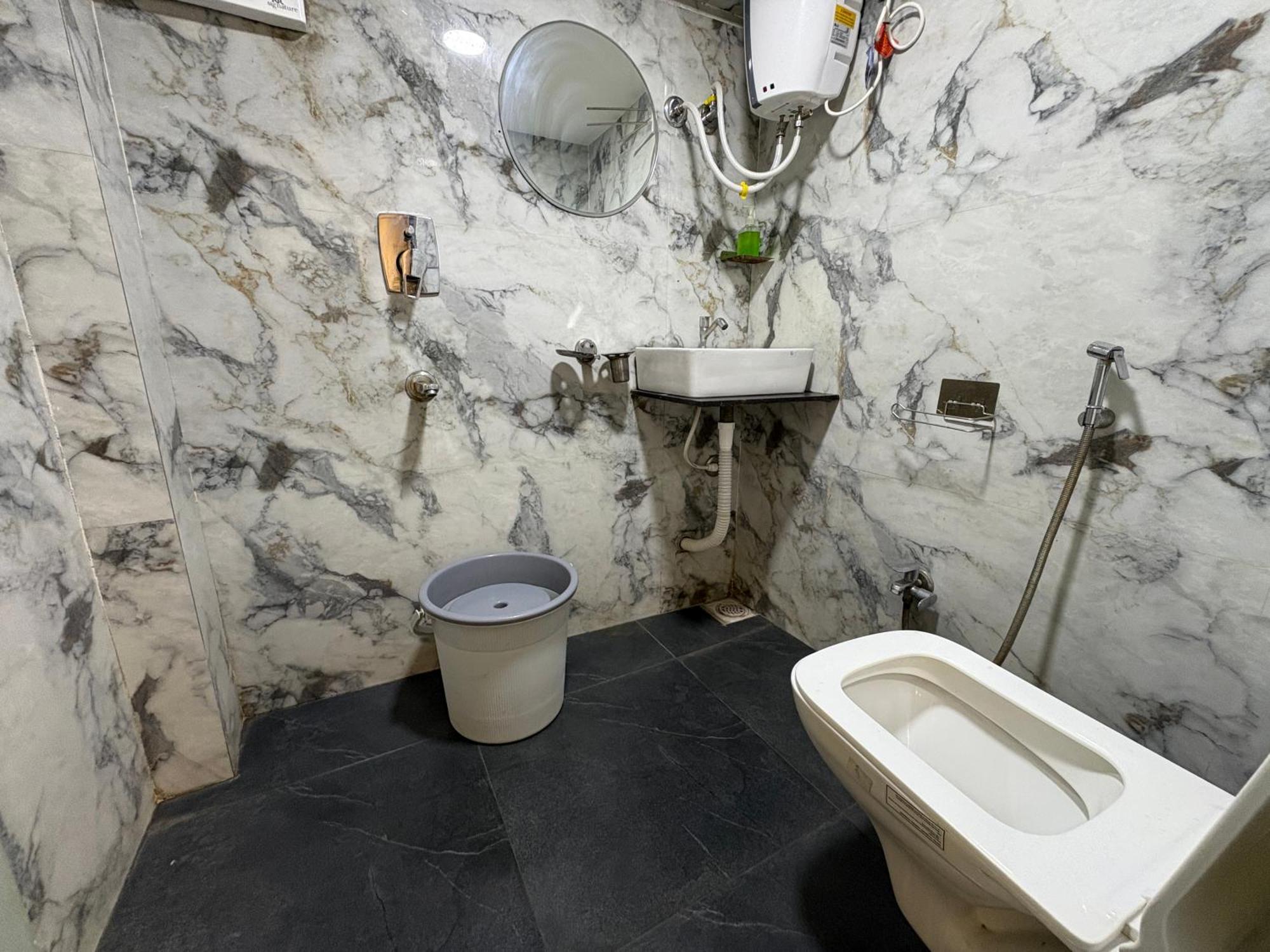 Hotel Anantshree Uddzsaín Kültér fotó