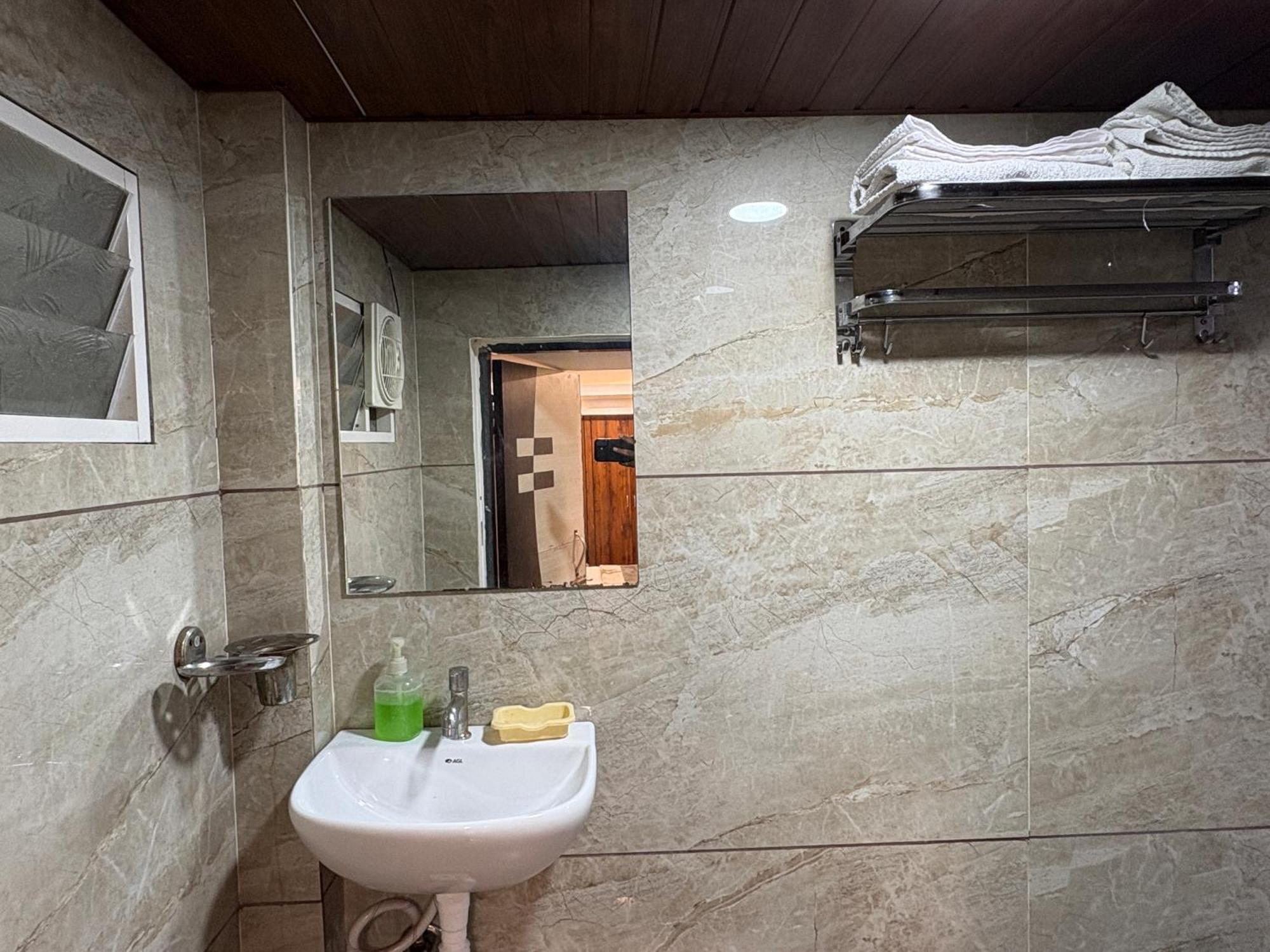 Hotel Anantshree Uddzsaín Kültér fotó