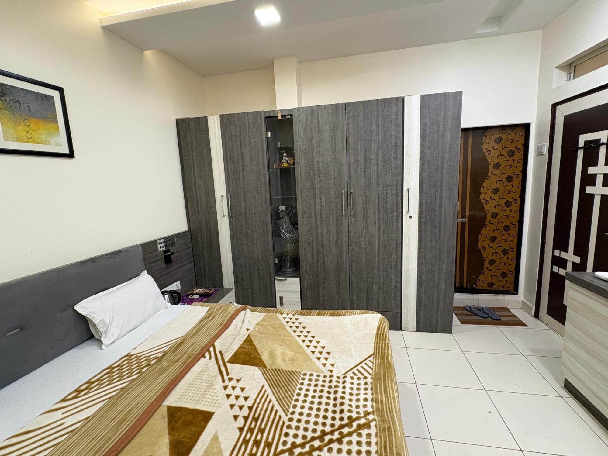 Hotel Anantshree Uddzsaín Kültér fotó